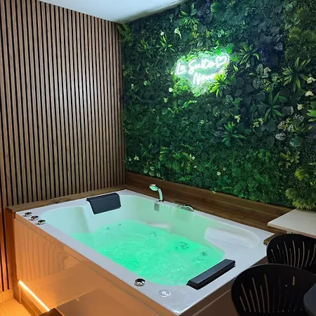 La Nova - Jacuzzi Tatil Evi