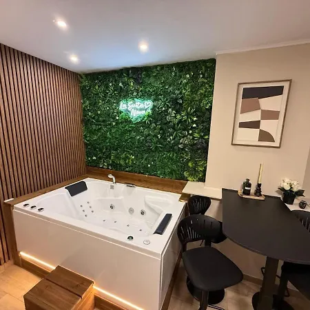 La Nova - Jacuzzi Tatil Evi